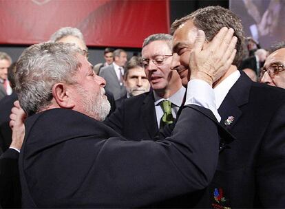 El Presidente de España, José Luis Rodríguez Zapatero, abraza al de Brasil, Lula da Silva, tras conocerse el resultado de la última votación, que otorga los Juegos de 2016 a Río de Janeiro.