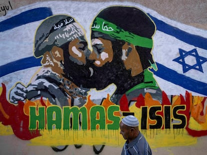 Graffiti reading 'Hamas is the same as ISIS' in Tel Aviv.