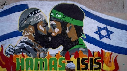 Graffiti reading 'Hamas is the same as ISIS' in Tel Aviv.