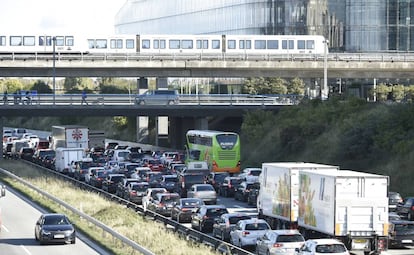 Un atasco a las afueras de Copenhague​, capital de Dinamarca.