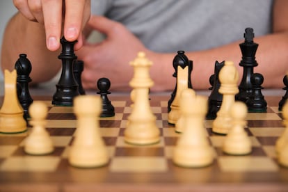 Niño indio 3 años jugador de ajedrez más joven