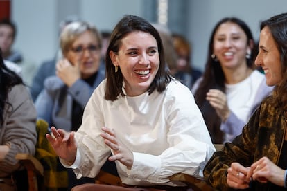 Irene Montero, con la secretaria general de Podemos, Ione Bellarra, en un acto de la formación el pasado día 6 en Madrid.