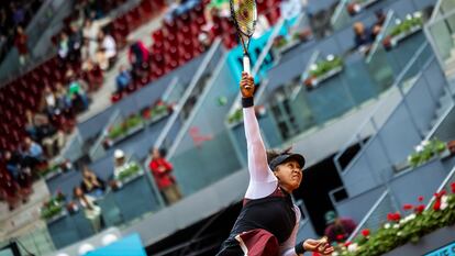 Naomi Osaka, este jueves en el estadio Manolo Santana durante su partido contra la rusa Liudmila Samsonova en el Mutua Madrid Open.