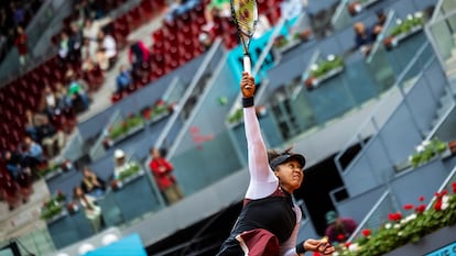 Naomi Osaka, este jueves en el estadio Manolo Santana durante su partido contra la rusa Liudmila Samsonova en el Mutua Madrid Open.