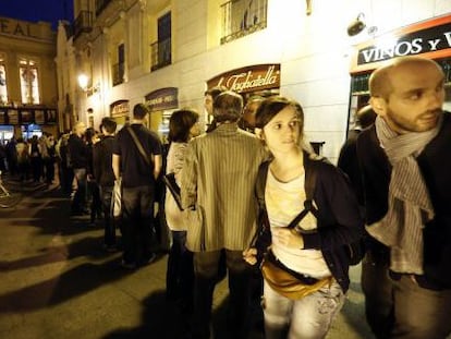 Colas de espectadores durante la Fiesta del Cine de octubre de 2013.