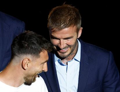 Lionel Messi con David Beckham durante la inauguración.