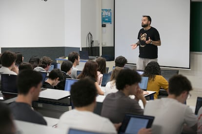 Clase  en la  Escuela Técnica Superior de Ingenieros Informáticos de la Universidad Politécnica de Madrid, el pasado mayo.