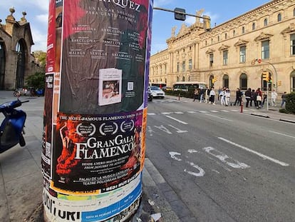 Una imagen de uno de los carteles promocionales de la gira de Mariana Enriquez, que se asemeja al cartel de un 'tour' musical.