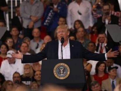 El presidente activa a sus seguidores en Florida tras una semana crítica y con la sombra de la conexión rusa planeando sobre su cabeza