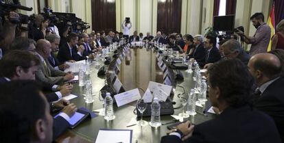 Reuni&oacute;n de la ministra de Agriculturacon representantes de los ganaderos. 