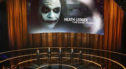 El Oscar a mejor actor secundario ha sido para el fallecido Heath Ledger por su papel de Batman "The Dark Knight".