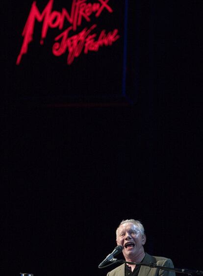 Joe Jackson, durante su actuación en Montreux.