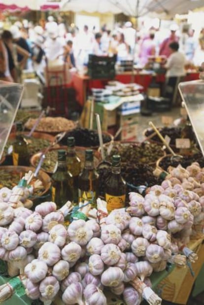 Día de mercado en la localidad de Salat-la-Canéda, en La Dordoña (Francia).