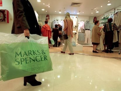 Interior de la antigua tienda de Marks &amp; Spencer, en la calle Serrano de Madrid.