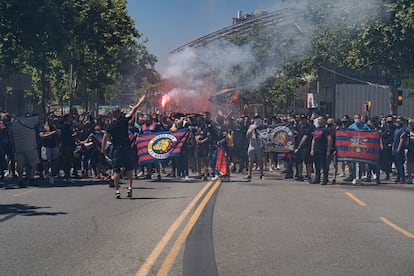 Los Boixos Nois, antes de un partido ante el Atlético de Madrid en el Camp Nou (Barcelona).