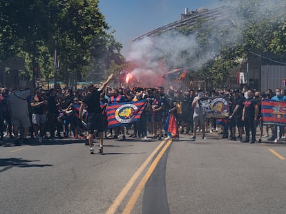 Los Boixos Nois, antes de un partido ante el Atlético de Madrid en el Camp Nou (Barcelona).