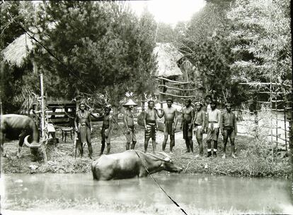 Filipino men at Retiro Park in Madrid during the 1887 Exposition on the Philippines.