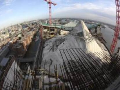 Vista general de las obras de construcción de la Elbphilharmonie. EFE/Archivo