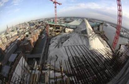 Vista general de las obras de construcción de la Elbphilharmonie. EFE/Archivo