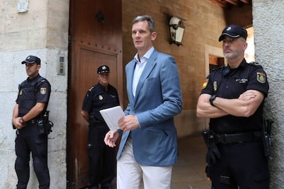 Iñaki Urdangarin leaves court in Palma on Wednesday morning.