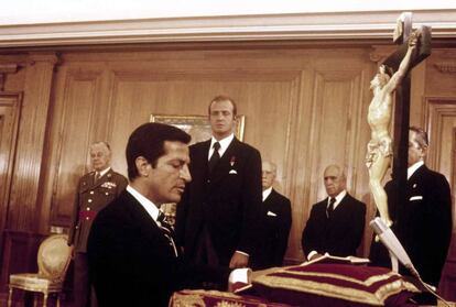 Adolfo Suárez jura como presidente del Gobierno en 1976.