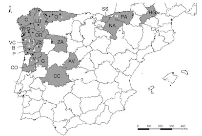 Mapa incluido en el artículo científico con las zonas de la Península Ibérica en las que el equipo investigador confirmó la existencia luminoso. Las estrellas señalan los puntos localizados por los biólogos o sus colaboradores; los cuadrados, los hallazgos ciudadanos; y los círculos blancos, las poblaciones conocidas históricamente.