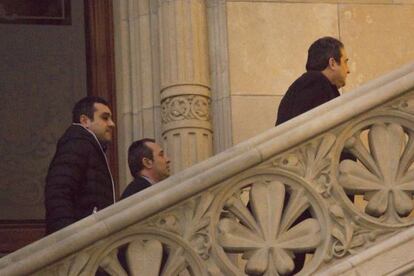 Los hermanos Joaquim (izquierda), Francisco (centro) y Manuel Bustos el 28 de enero en el TSJC.