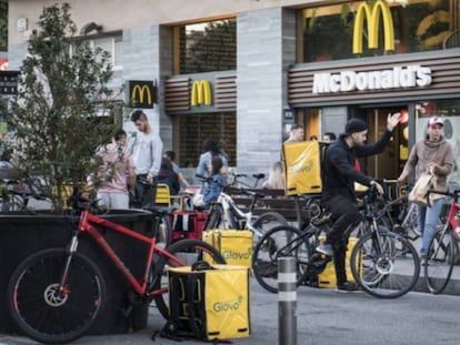 Repartidores de Glovo, en Barcelona.