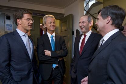 De izquierda a derecha, los líderes políticos holandeses Mark Rutte, Geert Wilders, Job Cohen y el primer ministro Balkenende.