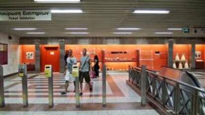 Estación de metro de Acrópolis, en Atenas, una de las seis en las que se muestran hallazgos de interés, del total de 20 en las que se hicieron prospecciones arqueológicas.