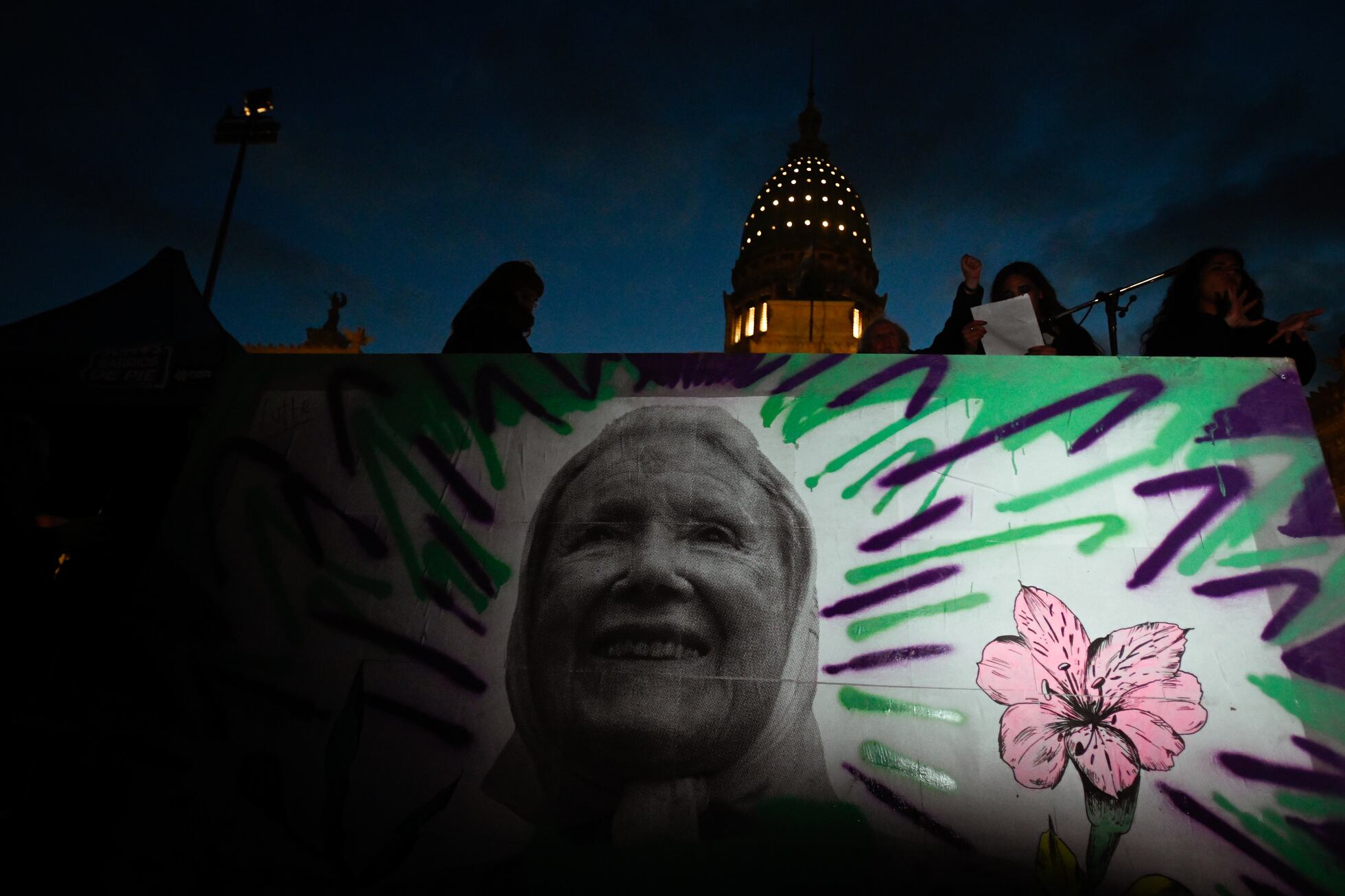Ni Una Menos: miles de mujeres marchan contra el retroceso en políticas ...