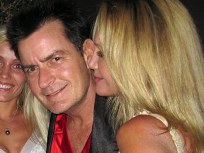Charlie Sheen, en la mansión Playboy en octubre de 2010.