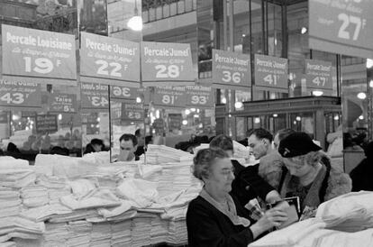 Interior de La Samaritaine en enero de 1936.