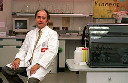 Eduardo Fernández Cruz, en un laboratorio del Gregorio Marañón.