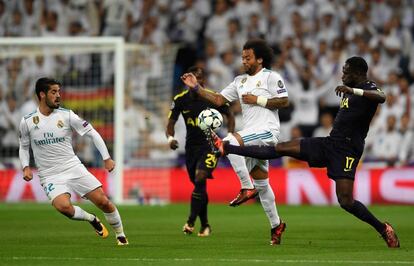 Marcelo y Moussa Sissoko durante el partido.