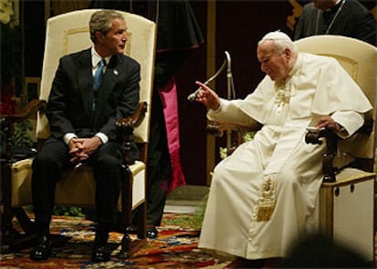 Juan Pablo II ha recibido este medioda al matrimonio Bush en el Vaticano.