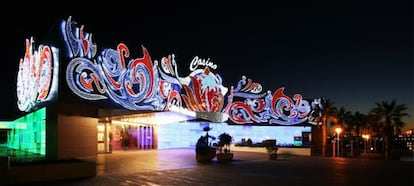 Fachada actual del casino de Alicante, en el puerto.