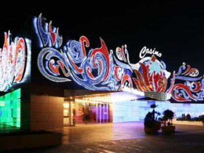 Fachada actual del casino de Alicante, en el puerto.