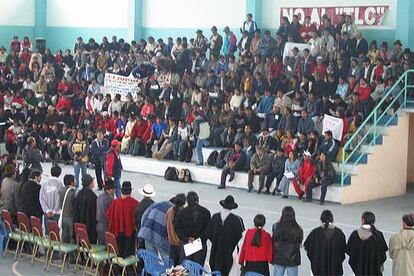 Asamblea de dirigentes indígenas de la Conai, en la ciudad ecuatoriana de Salasaca.