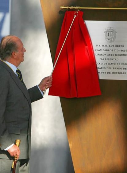 El Rey Juan Carlos desvela una placa conmemorativa
