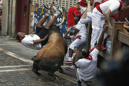 A dangerous moment during Day 2 of San Fermines 2016 in Pamplona.