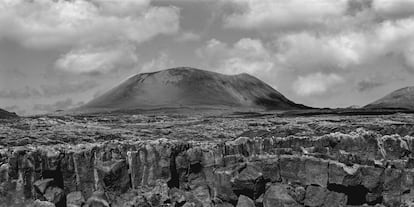 Vulcão El Cuervo, na ilha de Lanzarote, nas Canárias. Zabalza começou a pensar na ideia do livro depois de um seminário em 1995 sobre percepção e psicologia da paisagem, dirigido por Eduardo Martínez de Pìsón, em Miraflores de la Sierra (Madri).