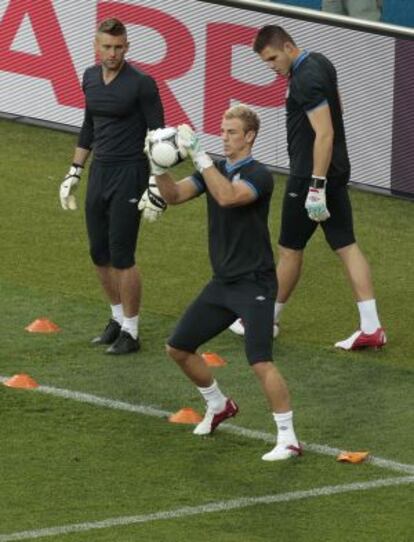 De izquierda a derecha, Green, Hart y Butland, los metas ingleses.