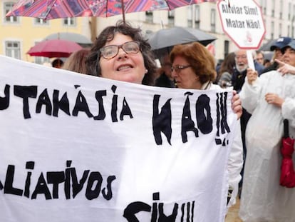 Manifestación en Lisboa contra de la despenalización de la eutanasia.