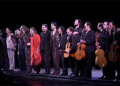 Los artistas participantes en la gala "Cinco generaciones" en Nueva York.