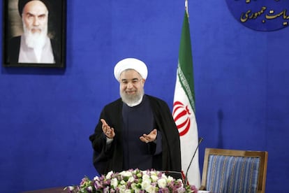 El presidente iran&iacute;, Hasan Rohan&iacute;, ofrece una rueda de prensa en Teher&aacute;n, Ir&aacute;n, este lunes