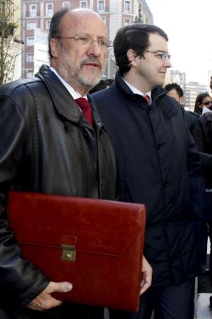 El alcalde de Valladolid, León de la Riva (izquierda), y el de Salamanca, Alfonso Fernández Mañueco en 2009.