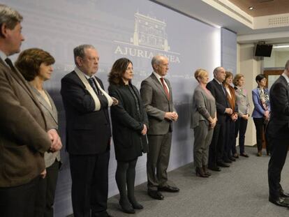 Iñigo Urkullu, ayer durante su comparecencia, acompañado por los consejeros del Gobierno vasco. 