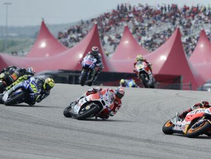 M&aacute;rquez, Dovizioso y Rossi, con Lorenzo al fondo, en el circuito de Las Am&eacute;ricas. 