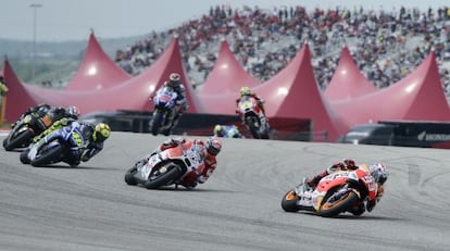Márquez, Dovizioso y Rossi, con Lorenzo al fondo, en el circuito de Las Américas.